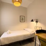 Rent 4 bedroom apartment of 70 m² in Barcelona