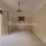 Affitto 5 camera appartamento di 185 m² in Reggio Calabria