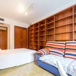 Rent a room of 140 m² in valencia