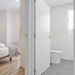 Rent 4 bedroom apartment of 68 m² in Barcelona