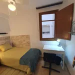 Rent a room of 90 m² in Valencia