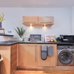 Rent 3 bedroom apartment of 60 m² in Leeds