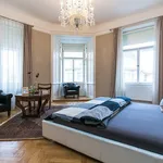 Rent 5 bedroom apartment of 135 m² in Capital City of Prague