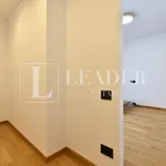 Rent 4 bedroom apartment of 140 m² in Bucuresti