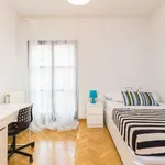 Rent a room of 140 m² in madrid