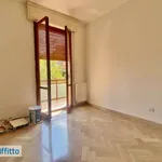 Affitto 4 camera appartamento di 72 m² in Bologna