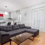 Rent 3 bedroom apartment of 64 m² in Grad Rijeka