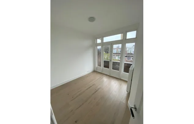 Huur 4 slaapkamer appartement van 90 m² in Laakkwartier-Oost