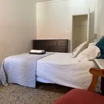 Rent a room of 100 m² in lisbon