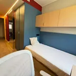 Rent a room of 300 m² in Zaragoza