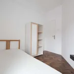 Rent a room of 100 m² in lisbon