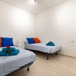 Rent 4 bedroom apartment of 65 m² in Barcelona