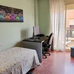 Rent a room of 86 m² in valencia