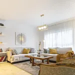 Rent 3 bedroom apartment of 200 m² in Granada