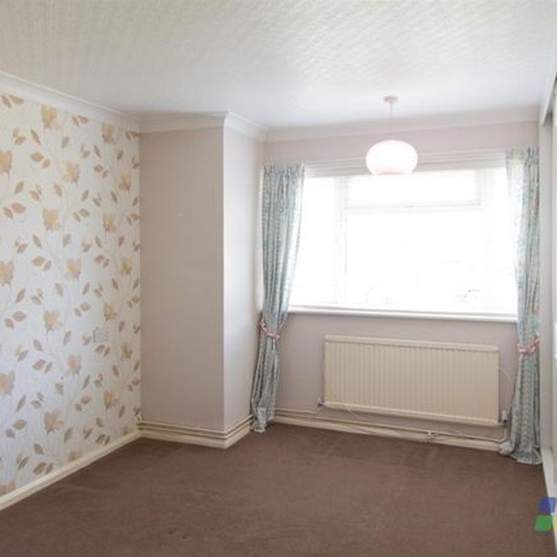Bungalow to rent in Ravenswood Road, Burgess Hill RH15
