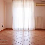 Affitto 3 camera appartamento di 79 m² in Taranto