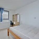 Rent 2 bedroom flat in Woking