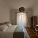 Rent 4 bedroom apartment of 190 m² in lisbon