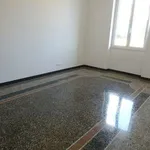 Affitto 5 camera appartamento di 135 m² in Genoa