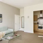 Rent 3 bedroom apartment of 60 m² in Cardiff