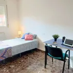 Rent a room of 152 m² in valencia