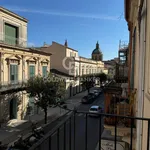 Rent 4 bedroom house of 90 m² in Ragusa