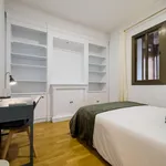 Rent 4 bedroom apartment in Barcelona