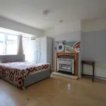 Rent 2 bedroom flat in Uxbridge