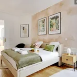 Rent 3 bedroom apartment of 110 m² in Paris