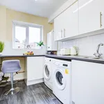 Rent 2 bedroom apartment in Croydon