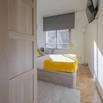 Rent a room of 220 m² in madrid