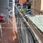 Affitto 4 camera appartamento di 135 m² in Naples