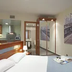 Rent 2 bedroom apartment of 35 m² in Barcelona