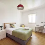 Rent a room of 150 m² in lisbon