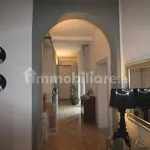 Affitto 5 camera appartamento di 151 m² in Verona