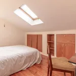 Rent a room of 100 m² in lisbon