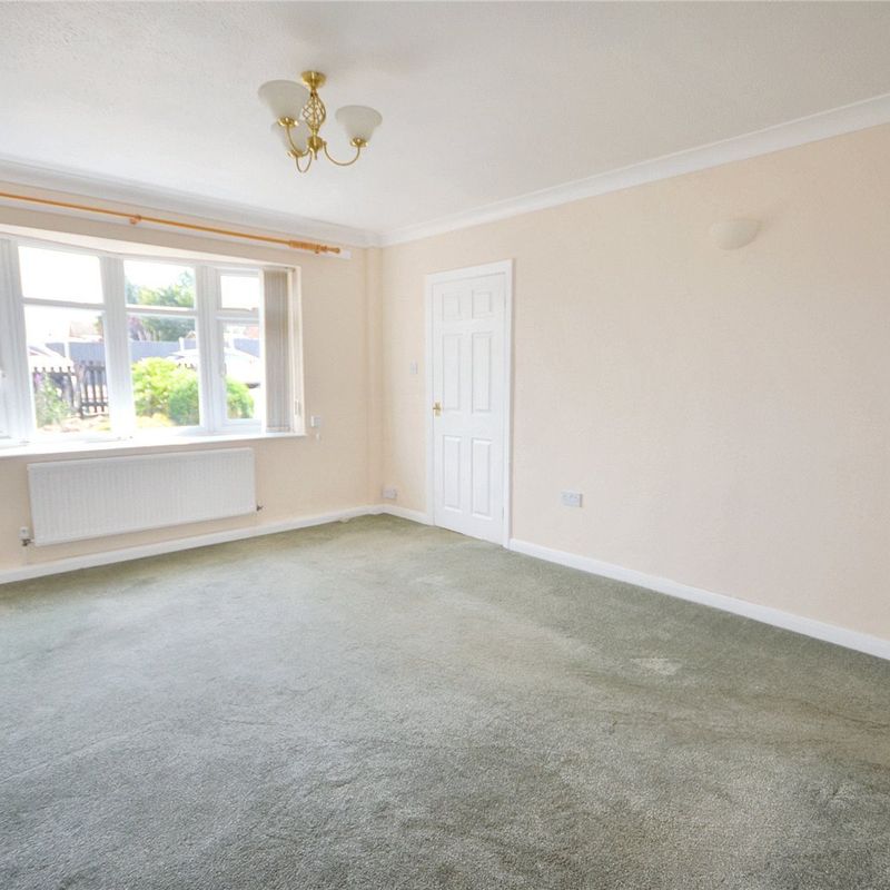 2 bedroom property to let in Grange Drive, Melton Mowbray, Leicestershire, LE13 - £895 pcm