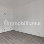 Affitto 2 camera appartamento di 60 m² in Novara