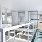 à proximité du Parc du Cinquantenaire et des Institutions Européennes, exceptionnel LOFT PENTHOUSE de 300m2, meublé ou non, dans un authentique bâtiment industriel des années 70, avec une terra