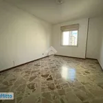 Affitto 4 camera appartamento di 127 m² in Palermo