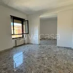 Affitto 4 camera appartamento di 117 m² in Latina