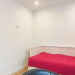 Rent a room of 450 m² in lisbon