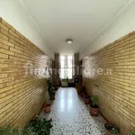 Affitto 5 camera appartamento di 120 m² in Naples