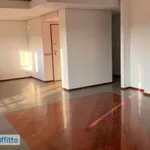 Affitto 4 camera appartamento di 150 m² in Latina