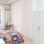 Rent a room of 220 m² in madrid