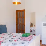 Rent a room of 300 m² in porto