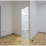 Rent a room of 200 m² in madrid