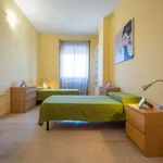 Rent a room of 150 m² in Milan