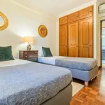 Rent 4 bedroom apartment of 95 m² in Lisbon