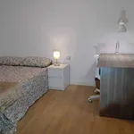 Rent a room of 90 m² in Valencia